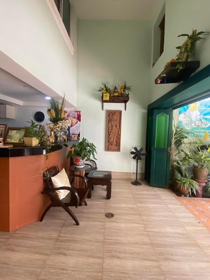 Panjai'S Place Petchaburi Esterno foto